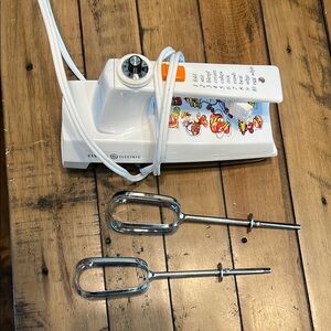 VINTAGE!!!!!  General Electric Hand Mixer
